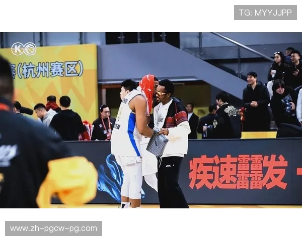 CBA足球迷哭了视频:当篮球与足球激情碰撞时的感人瞬间